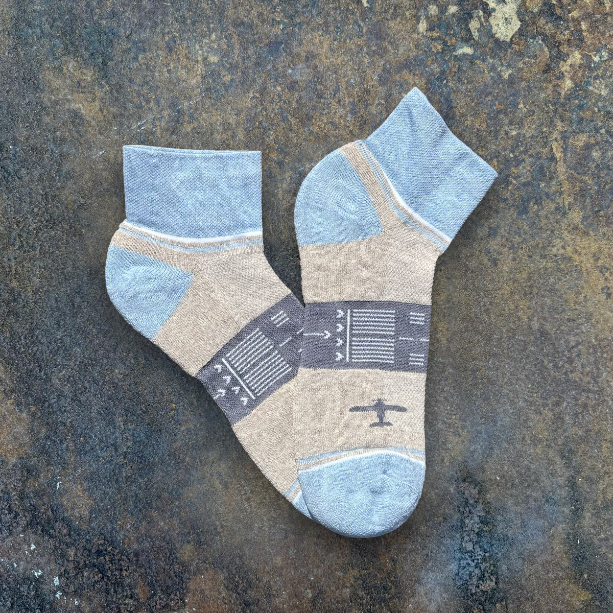eco performance quarter crew sock in light blue and tan with runway and airplane